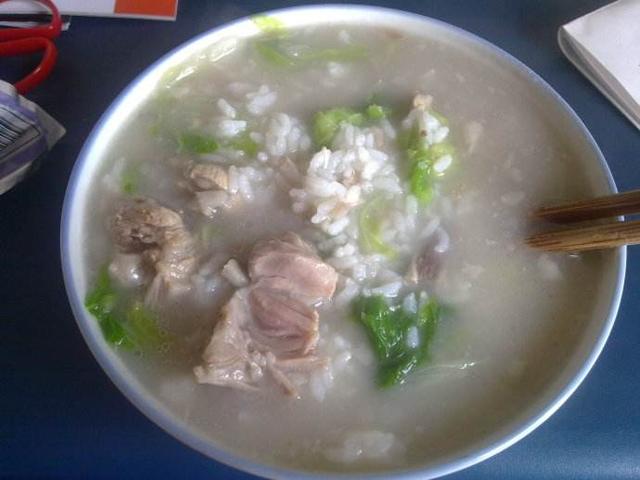 家长爱给宝宝喂的这种饭，其实对宝宝肠胃没好处，别再继续喂了