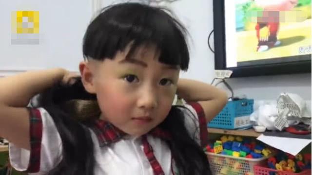 幼儿园女生不够，男孩子戴假发扮女孩参加演出，亲妈也没认出