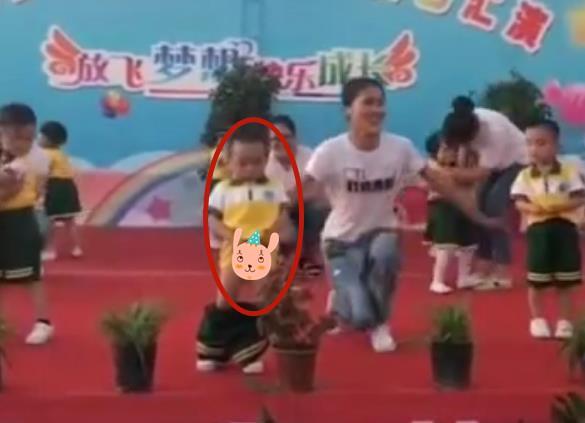 组图体验六一儿童节汇演大型“翻车”现场，这届家长可太难当了