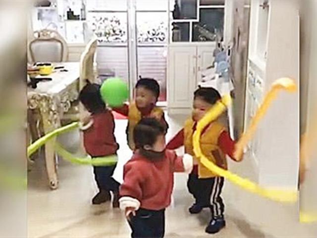 头胎是双胞胎儿子，二胎来了双胞胎女儿，这下全家都热闹了