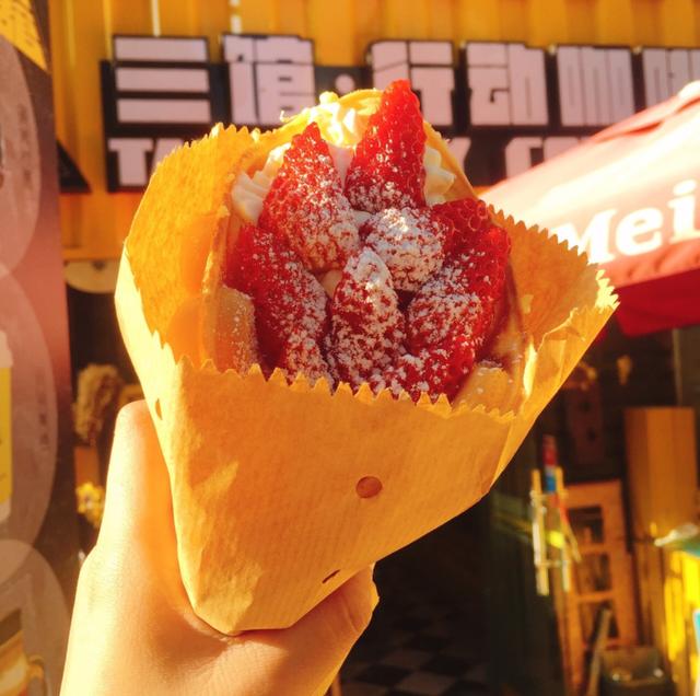 不买冰激凌娃就当街失控大哭，这个妈妈的做法，堪称典范值得你学