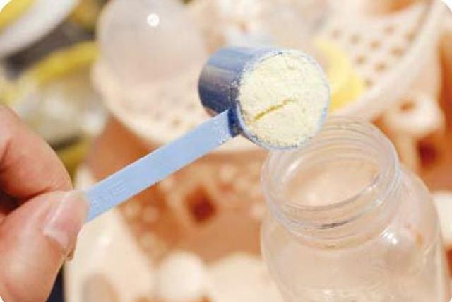奶粉宝宝为什么总爱便秘，应当如何解决？快试试这些方法