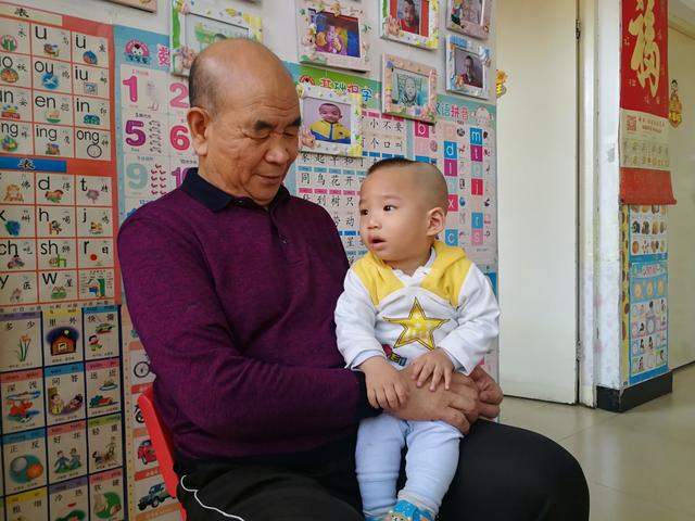 中国探索“居家养育”让孤残儿童在“家”成长