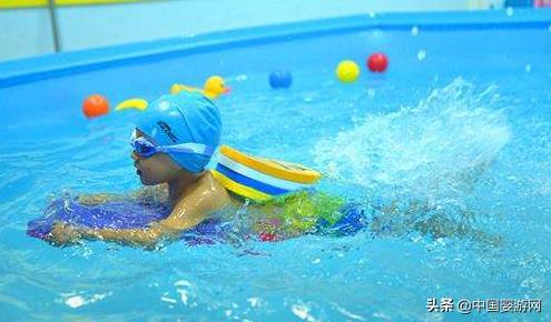 婴儿游泳搞懂这三点,婴儿游泳的好处就更有“味道”了