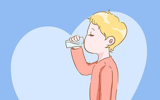 这3个时间段让宝宝喝水，早晚身体会出事，家长别不在意