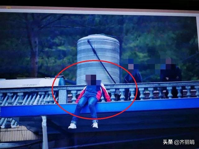 孩子是“玻璃心”怎么办?小细节决定抗压能力,家长能做的4件事