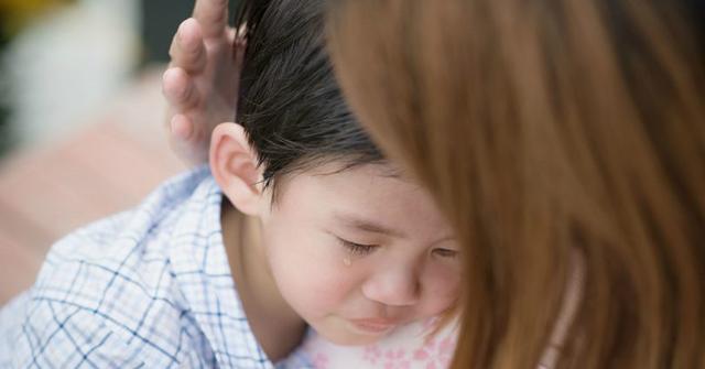 小孩也应该被尊重，你敢随便对一个大人摸、说教吗？