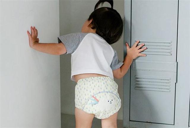 孩子啥时候穿内裤最合适？育儿专家：为了健康最迟别晚于这个时间