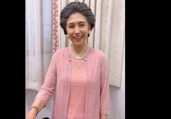 年纪越大越有气质!《刘老根》大奎晒韩冰董事长,64岁很有气场