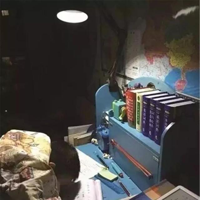 你的孩子熬夜吗？小心伤身~