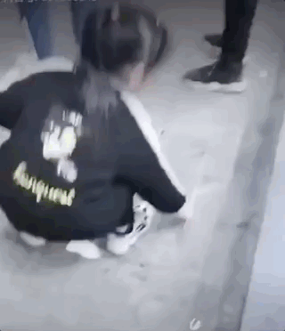 5岁女孩偷拍照刷屏，爸爸一句话让人羡慕又惭愧