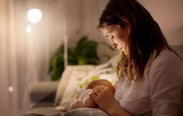 宝宝为何频繁夜奶、啥时戒掉最合适？来看儿科医生一次性讲透