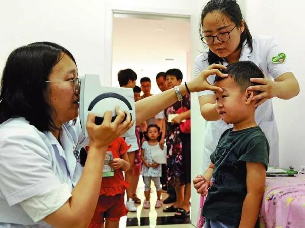 警惕！“电子保姆”成儿童眼健康巨大威胁