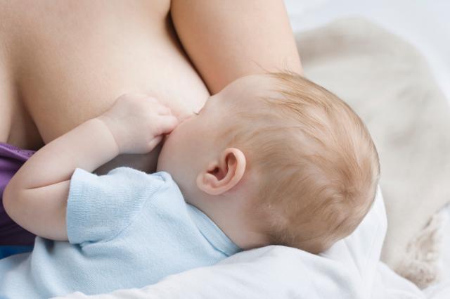 为什么催乳师能挤出很多奶水，产妇自己却不能？这些信息很重要