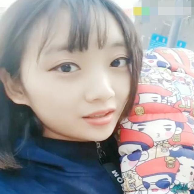 即将分娩的二胎妈妈，身上还抱着30斤的大宝，直呼是自己“超人”