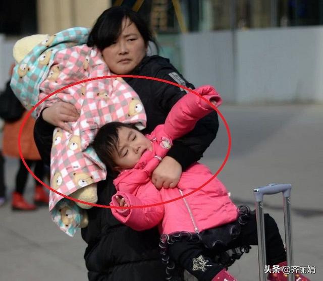 4张图告诉你二胎妈妈到底有多辛苦，网友：经历过的人才知道