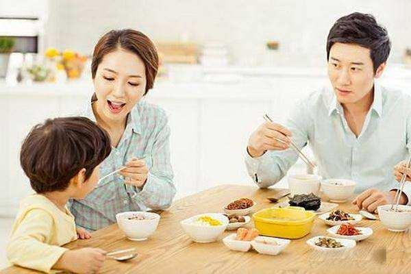 孩子脾胃娇嫩，最好少碰这些食物，容易积食还影响长个
