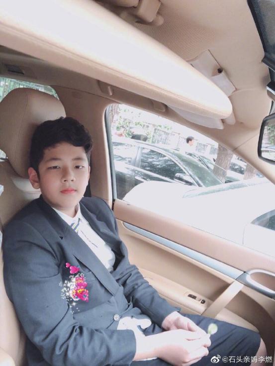 光长个子脸上却没变化!郭涛儿子近照,成人般的身体却有张童颜