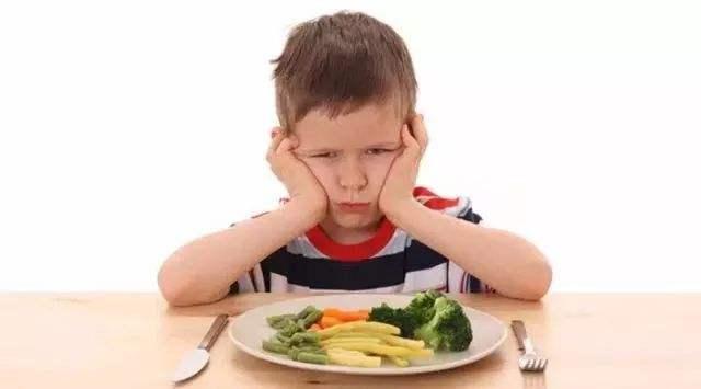 孩子脾胃娇嫩，最好少碰这些食物，容易积食还影响长个