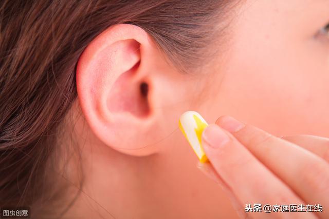 小孩体弱多病，出现这个症状，警惕是中耳炎