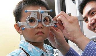 孩子“眯眯眼”，当心是弱视。0至3岁为儿童视力发育的关键时期，发现孩子有特殊视力问题一定要早检查