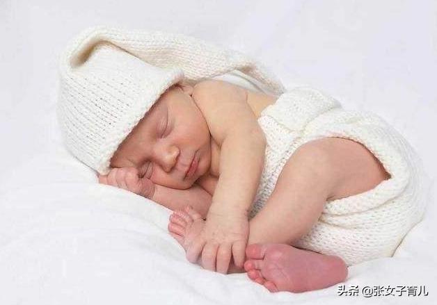 孩子不同的睡姿，反应不同的性格，如果宝宝是最后一种，要多引导