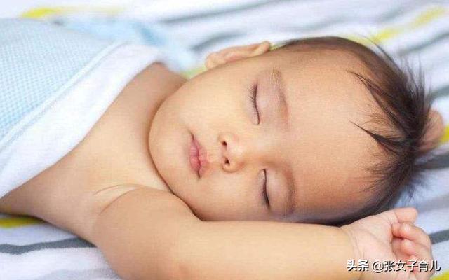 孩子不同的睡姿，反应不同的性格，如果宝宝是最后一种，要多引导
