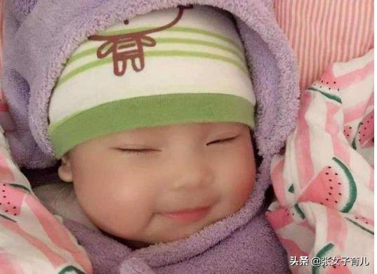 宝宝睡觉时抿嘴偷笑，是在做梦么？其实无外乎中4个原因
