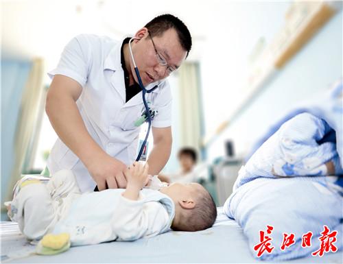 爸爸曾患先心病女儿心脏“破洞”，专家：先心病可能“遗传”做好孕检