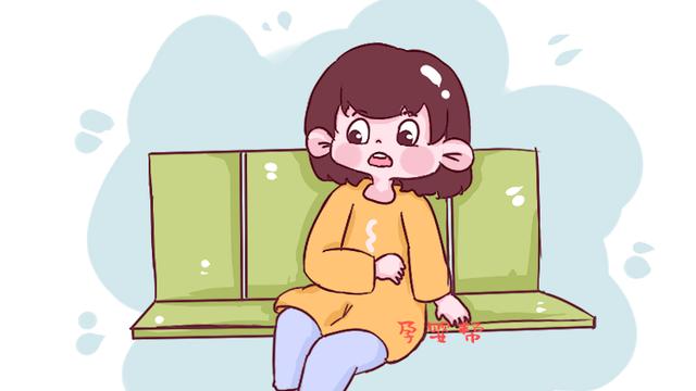 妈妈剖腹生二胎，只有4岁女儿在外等待，女孩的动作让护士流泪