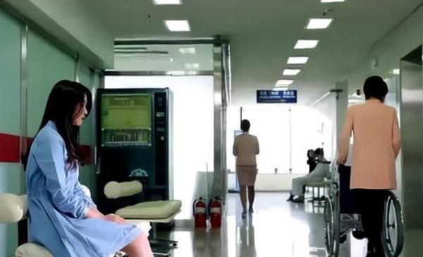 女儿脖颈发黑,父母束手无策,到医院检查后,妈妈愣住了