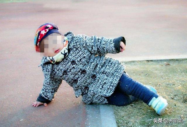 “不给我买就哭给你看！”，面对熊孩子，家长该怎么治他？