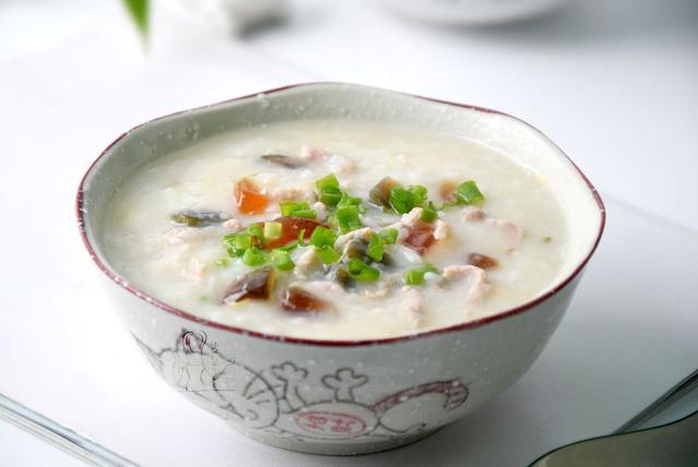 碗皮蛋瘦肉粥的做法，清单又美味