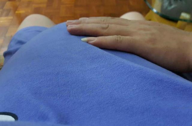 孕妇总感觉肚子一跳一跳的，并不是胎动，是胎儿在忙这件事