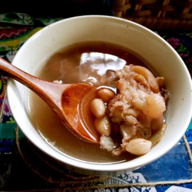 花生黄豆猪脚汤的做法，产妇必备下奶食谱