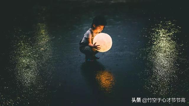 停止你的说教，抱紧那个孩子