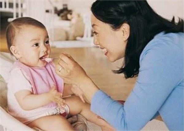 无知妈妈不懂得育儿知识，竟然使自己的宝宝食物中毒