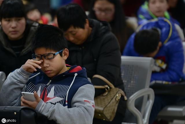 孩子视力下降不可盲目配眼镜