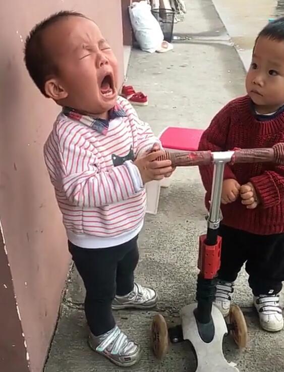 娃被欺负了，爸爸一波解气操作，对方直接哑火，关键时刻靠顶梁柱
