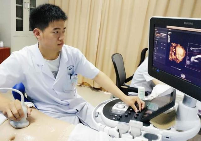 孕期产检，查出胎儿偏小？别总以为吃得少，也可能是这4个原因