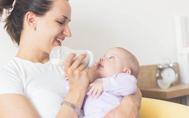母乳不足怎么办？试试伊利金领冠