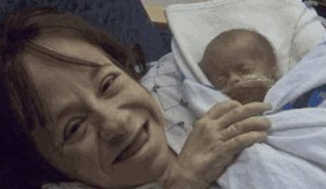 侏儒女子不顾医生劝阻连生4个孩子，如今她的情况让人担忧
