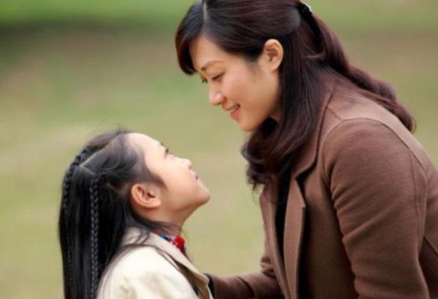 当女儿第一次来例假时，你要叮嘱孩子3句话，关乎孩子的一生