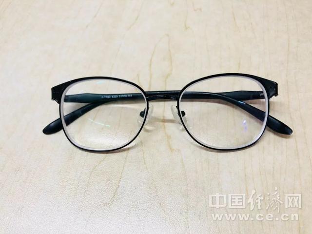 2岁半女孩双眼近视高达900度！都是因为家长的这个坏习惯