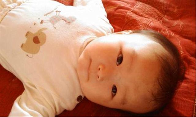 为什么宝妈喂奶总被咬？宝宝的“暗号”，新手妈妈要知道