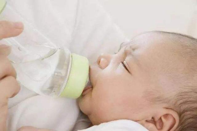 新生儿睡多少小时正常？每天就是吃和睡正常吗？