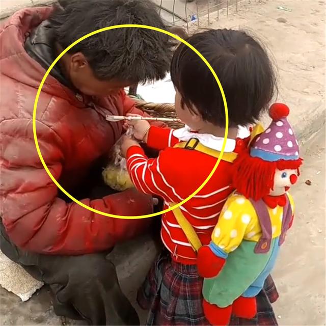 宝宝到底有多暖心？看完这七张图，“纳闷”人家的孩子是怎么教的