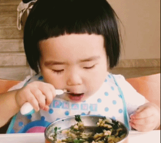 看网红小吃货都看饿了，为何我家宝宝还是吃饭困难户？