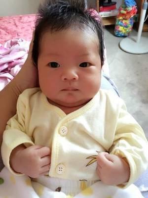 妈妈晒女儿出生时和5岁照片，看完网友无法淡定：这是同一个人？