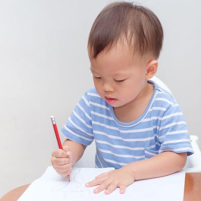 喂养方式影响大脑偏侧化 母乳喂养婴儿右撇子比例更高